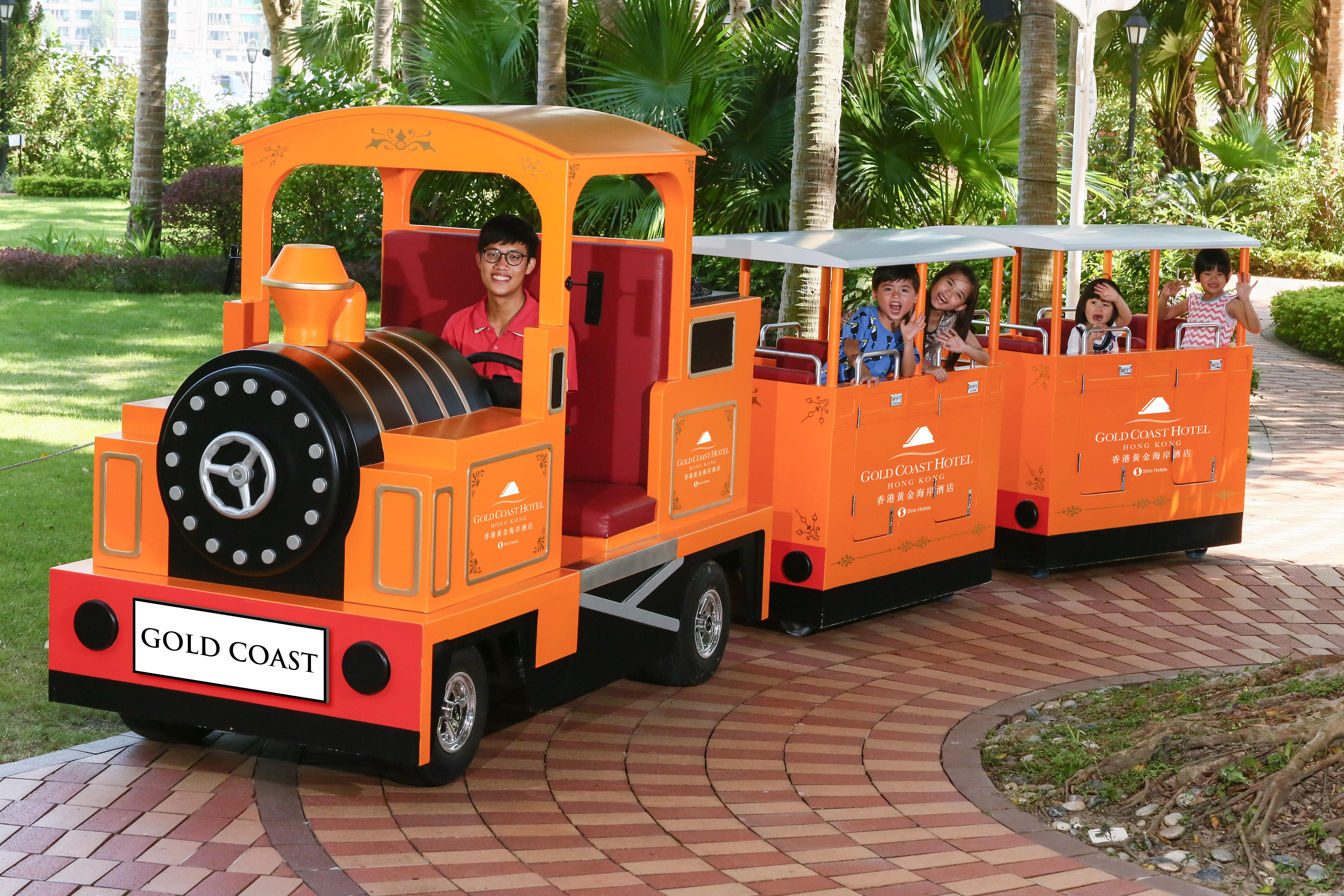 Hong Kong Gold Coast Hotel Екстериор снимка The Gold Coast Family Train