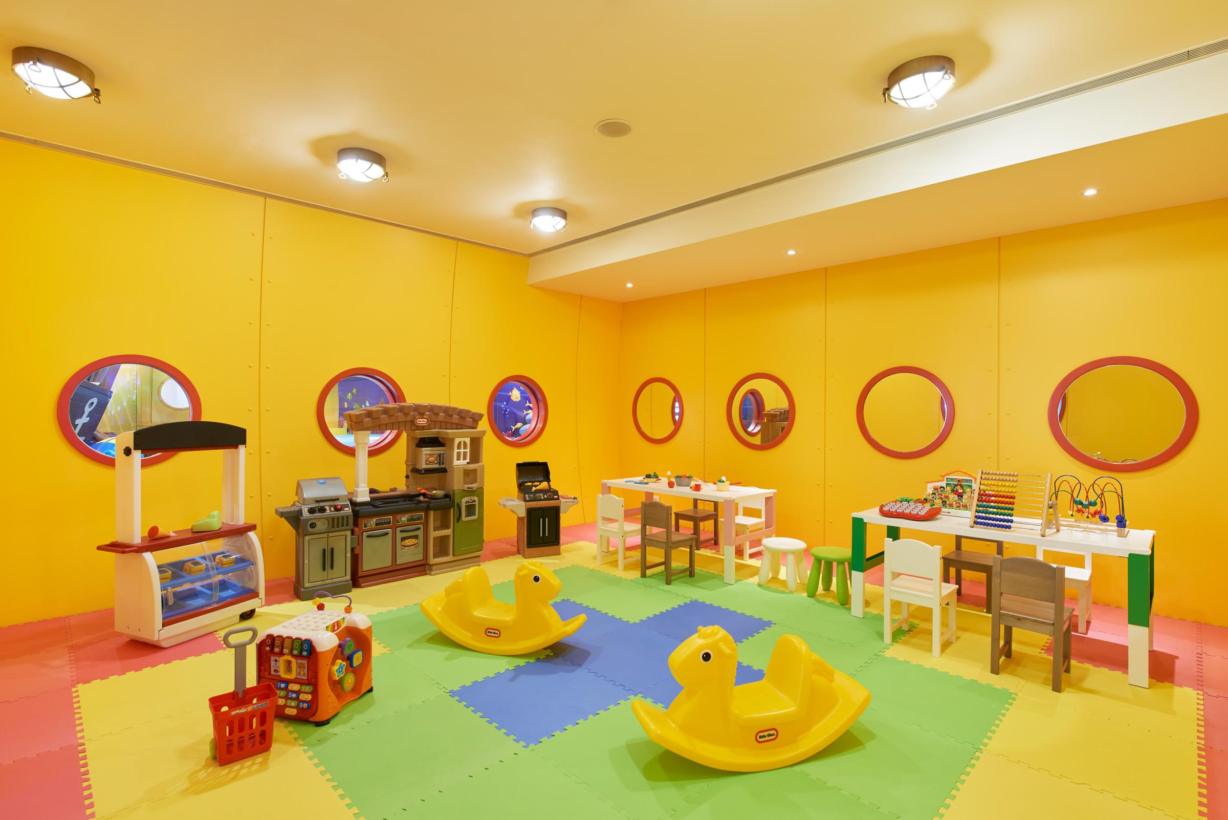 Hong Kong Gold Coast Hotel Екстериор снимка The Children's Club at the Conrad Maldives