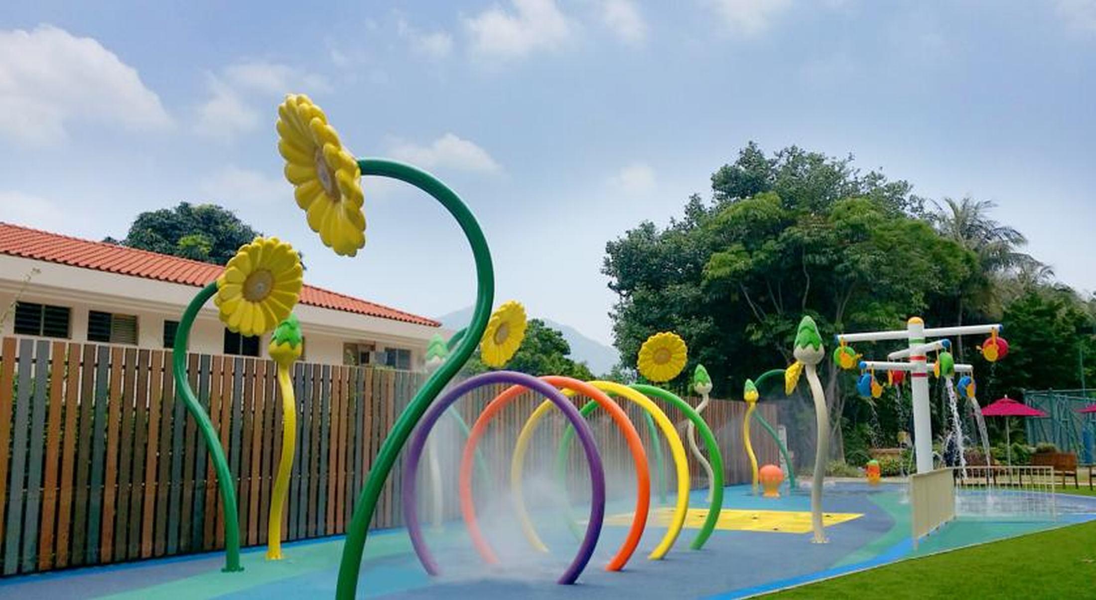 Hong Kong Gold Coast Hotel Екстериор снимка Water playground