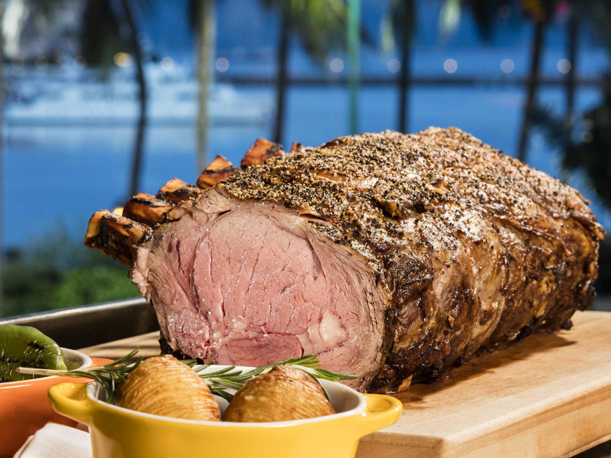 Hong Kong Gold Coast Hotel Екстериор снимка A roast rib of beef