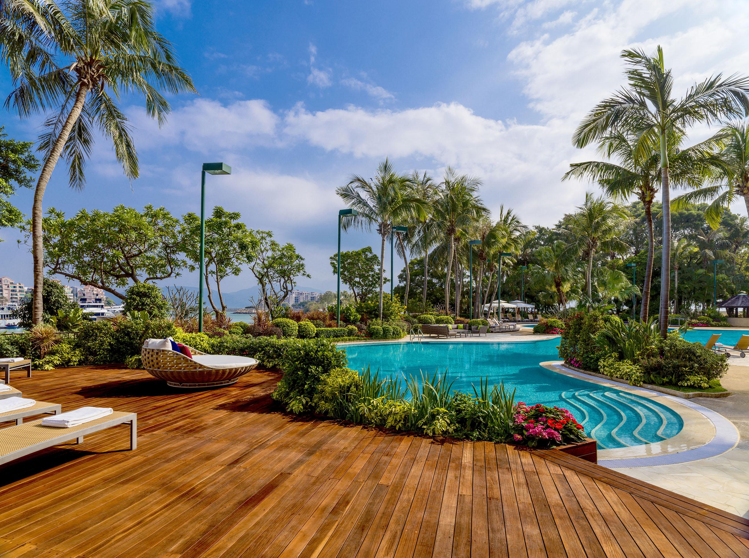 Hong Kong Gold Coast Hotel Екстериор снимка The pool at the InterContinental Changi
