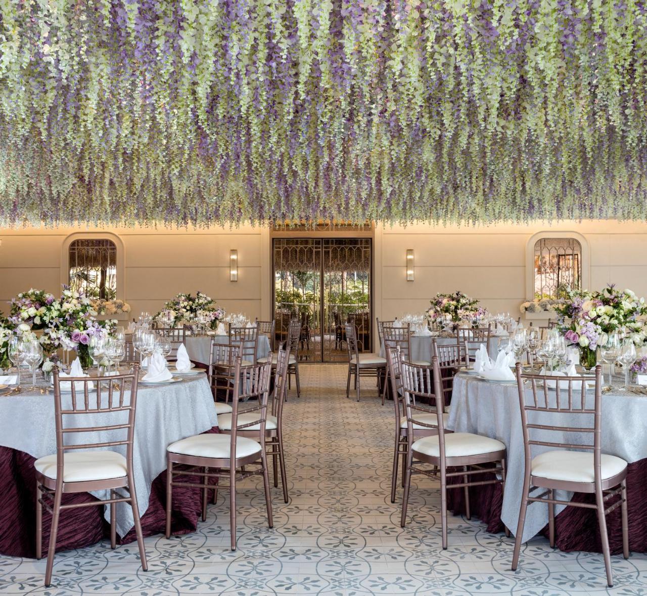 Hong Kong Gold Coast Hotel Екстериор снимка The Wisteria Room