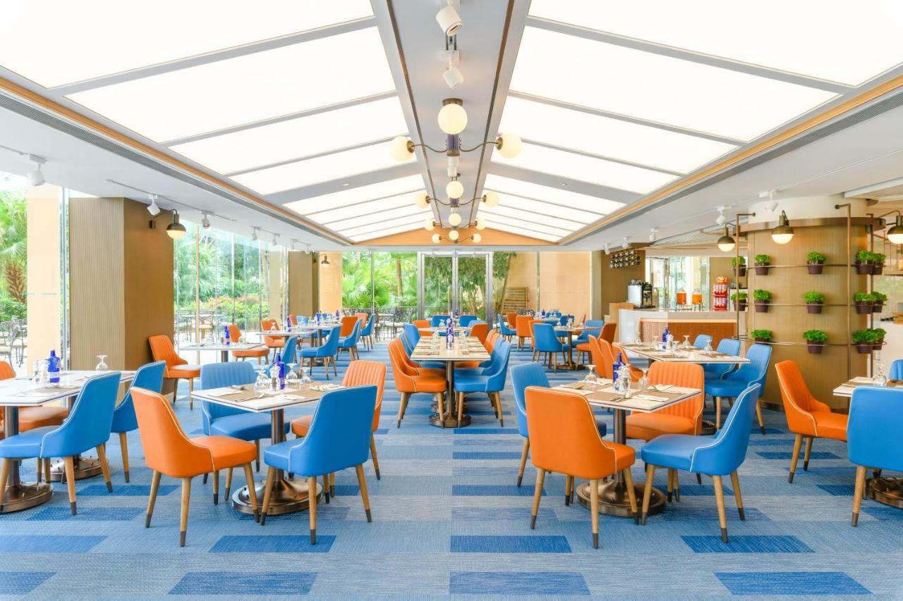 Hong Kong Gold Coast Hotel Екстериор снимка The Garden Grill